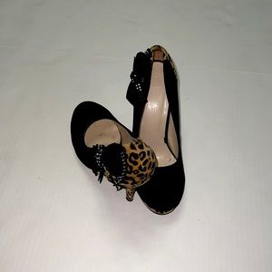 Platform suede feels Heels in  size 9